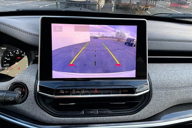 Used 2024 Jeep Compass Latitude image 13