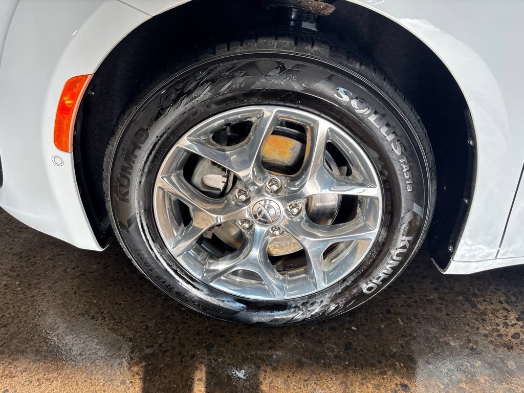 Used 2019 Chrysler Pacifica Limited FWD image 11