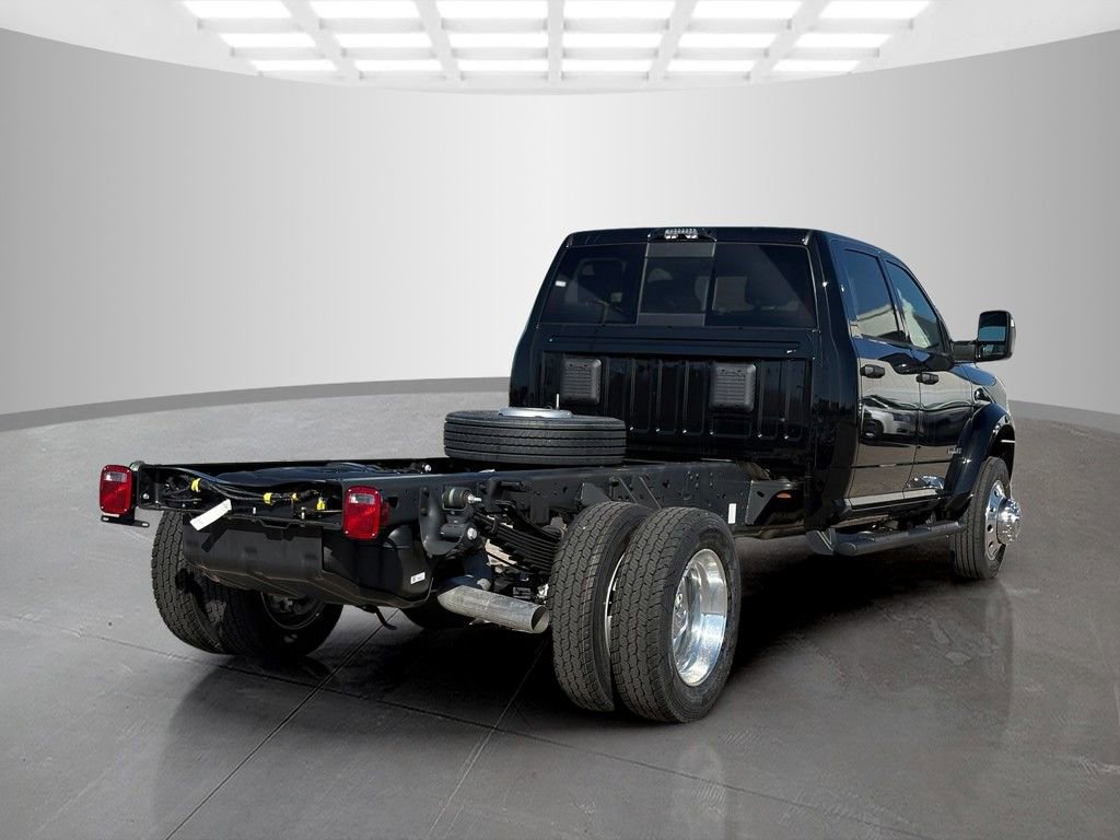 New 2026 RAM 5500 4x4 Crew Cab image 3