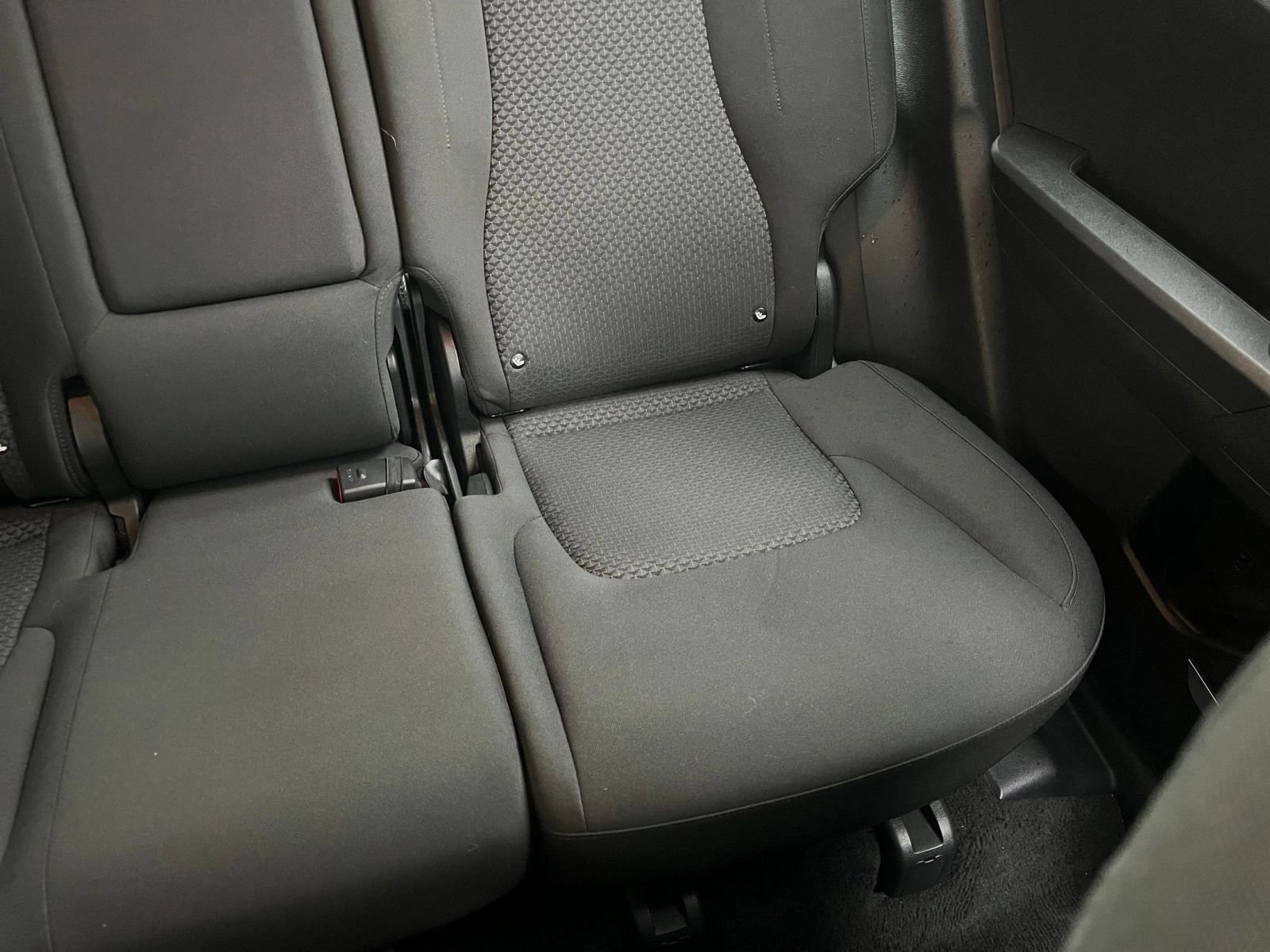 Used 2025 Kia Sportage LX image 37