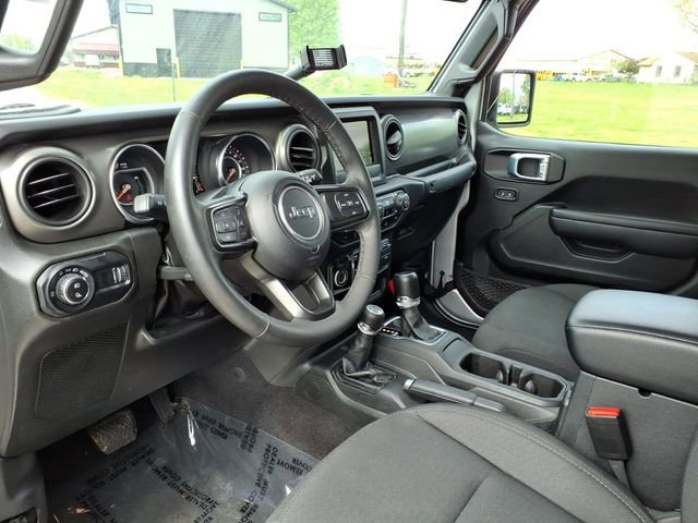 Used 2023 Jeep Gladiator Overland AWD/4WD image 12