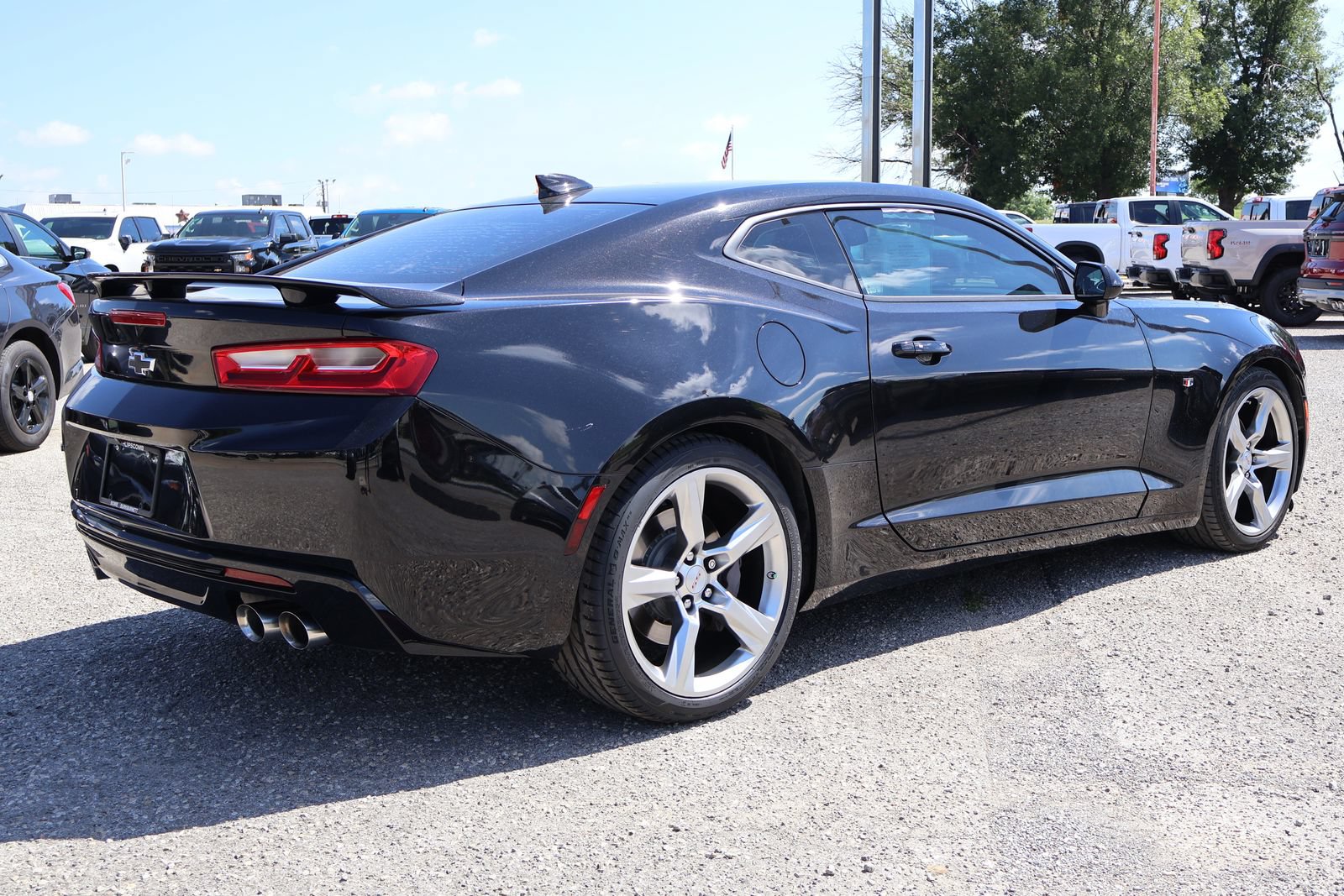 Used 2018 Chevrolet Camaro SS RWD image 6