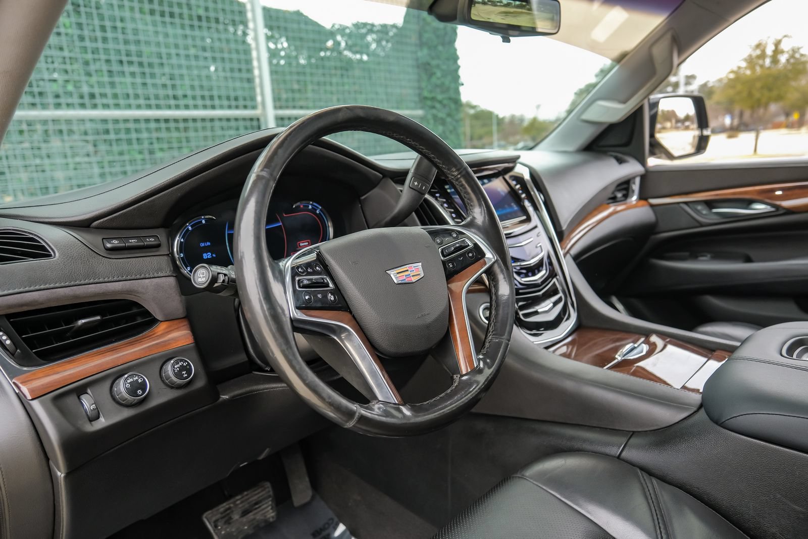 Used 2017 Cadillac Escalade ESV Luxury AWD/4WD image 3