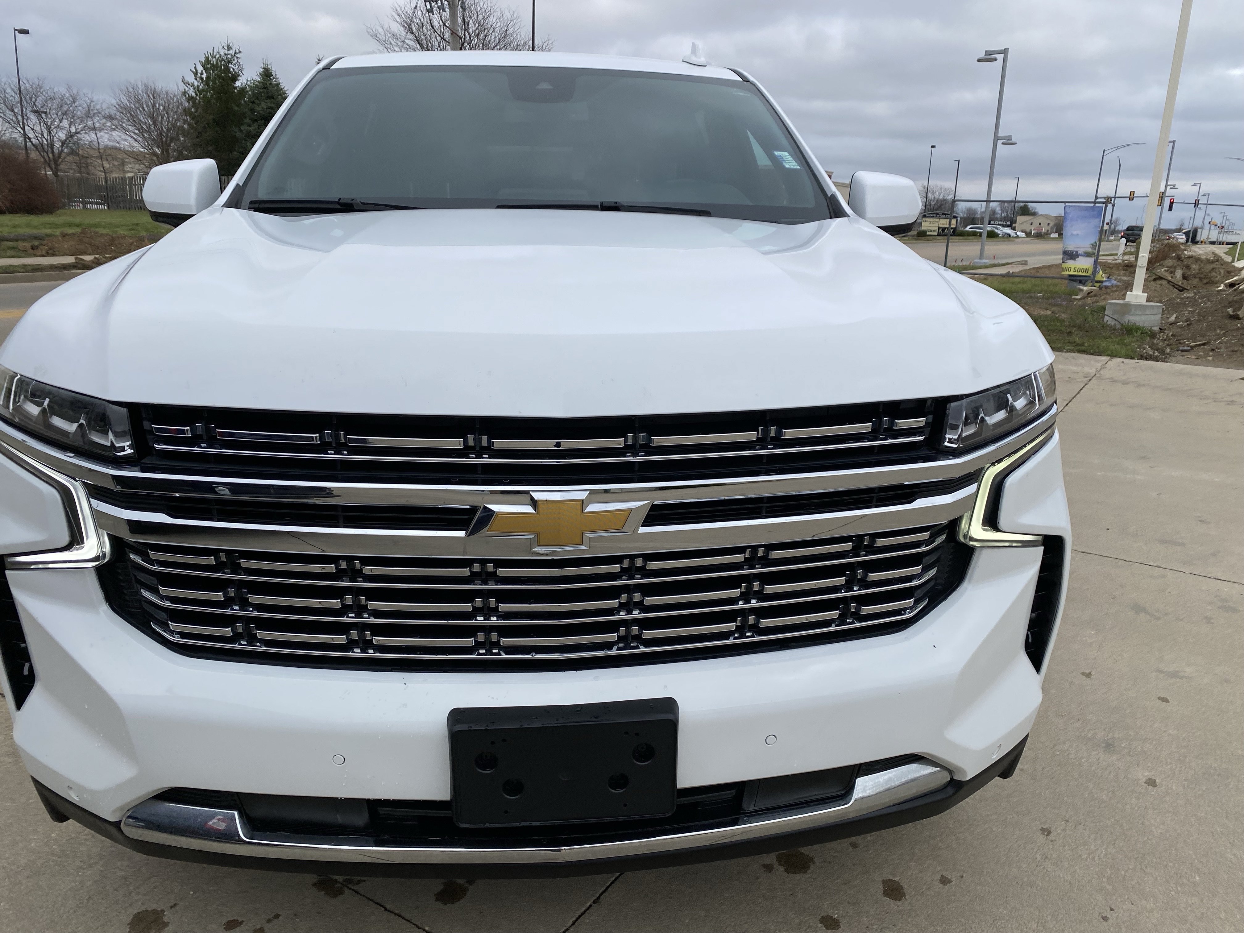 Used 2023 Chevrolet Suburban LT AWD/4WD image 2