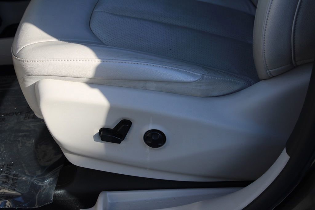 Used 2018 Chrysler Pacifica Touring-L Plus w/ Tire & Wheel Group image 15
