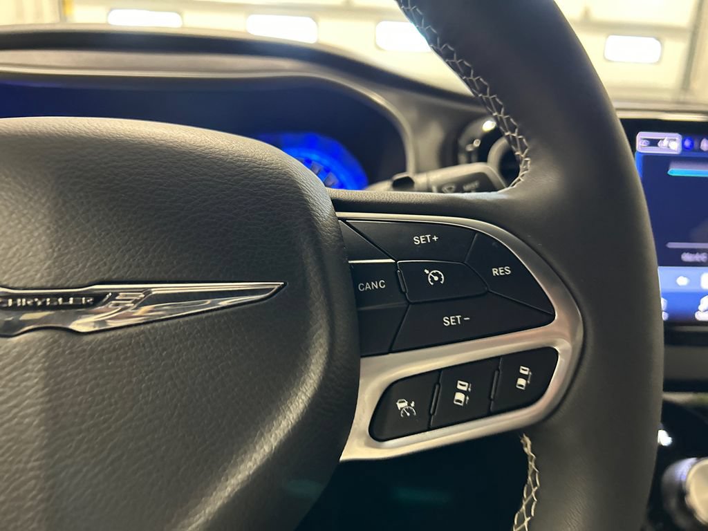Used 2025 Chrysler Pacifica Select FWD image 20