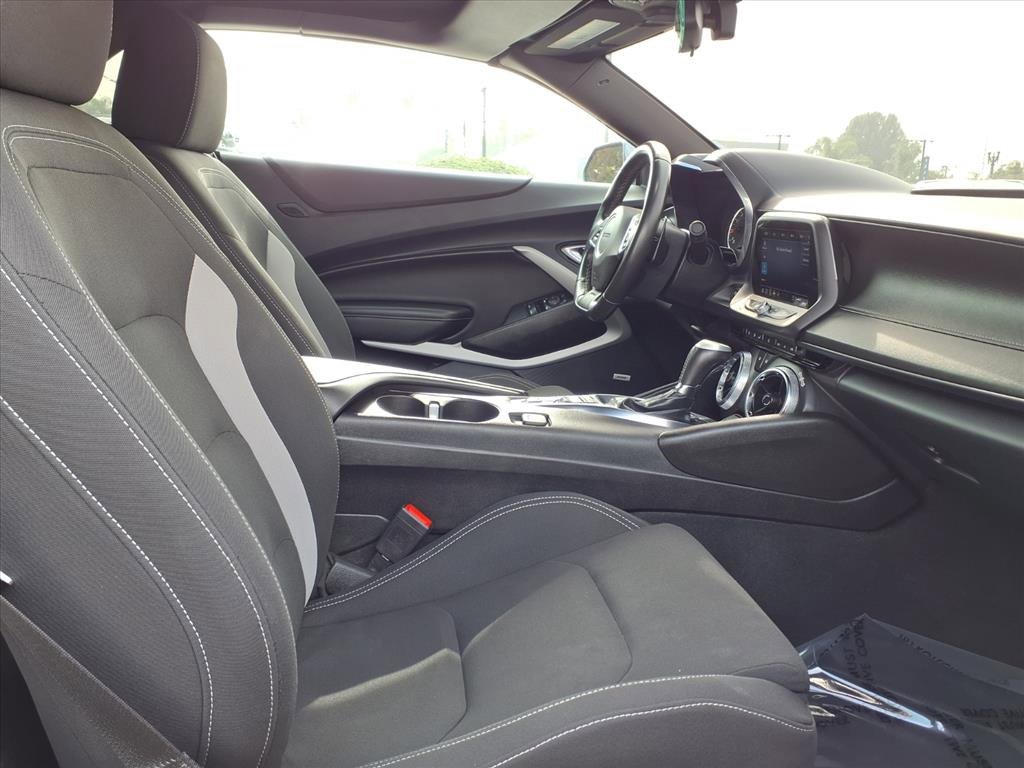 Used 2023 Chevrolet Camaro LT w/ Technology Package image 10