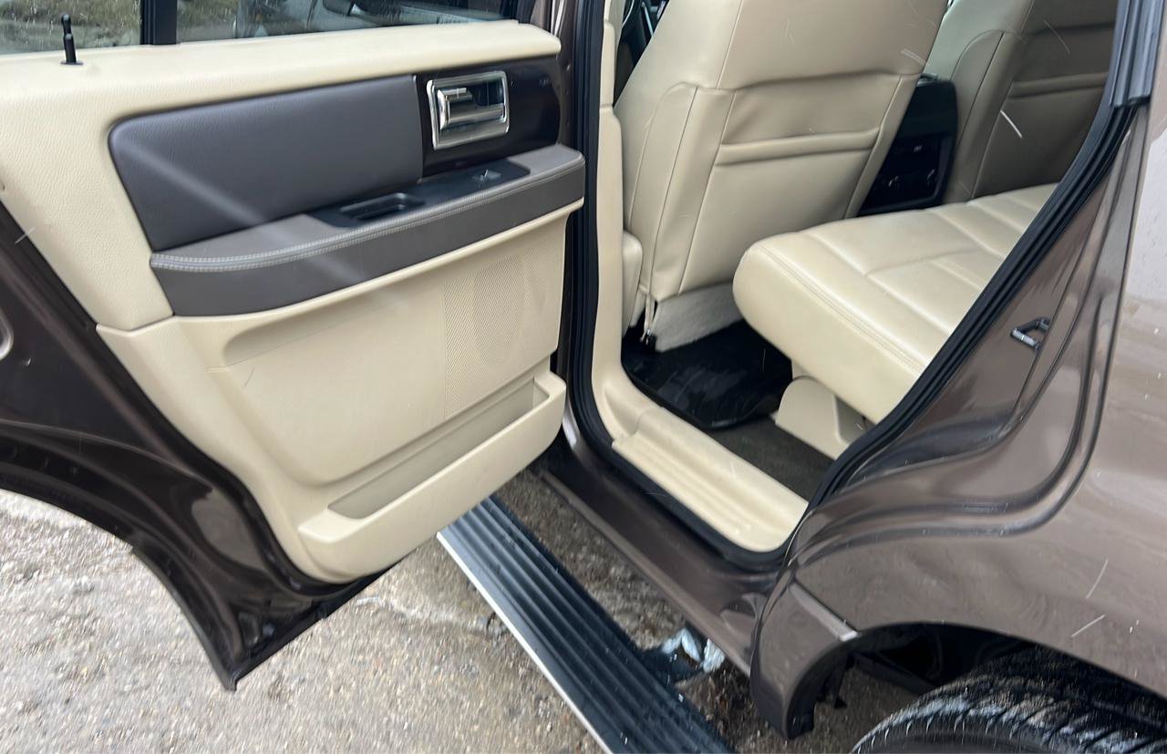 Used 2016 Lincoln Navigator Reserve AWD/4WD image 9