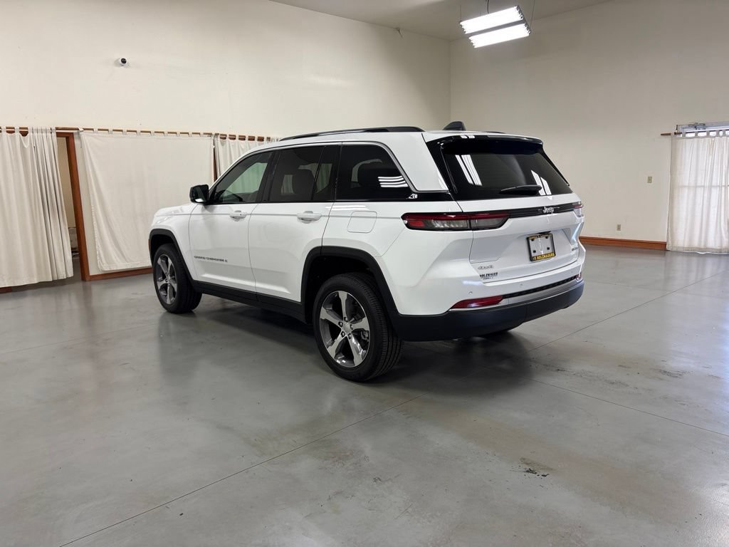 Used 2026 Jeep Grand Cherokee Limited AWD/4WD image 6