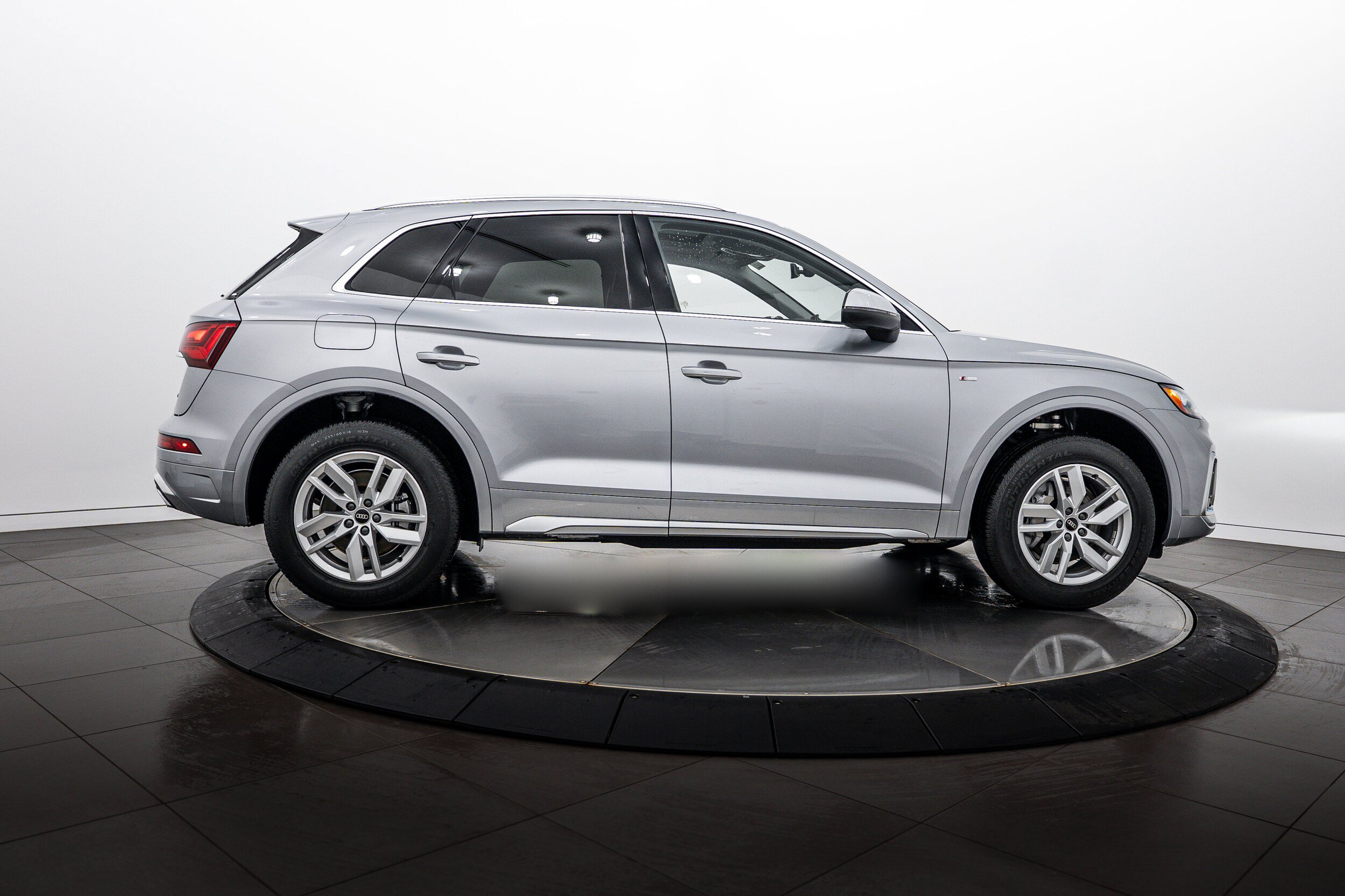 Certified 2023 Audi Q5 2.0T Premium w/ Convenience Package AWD/4WD image 3