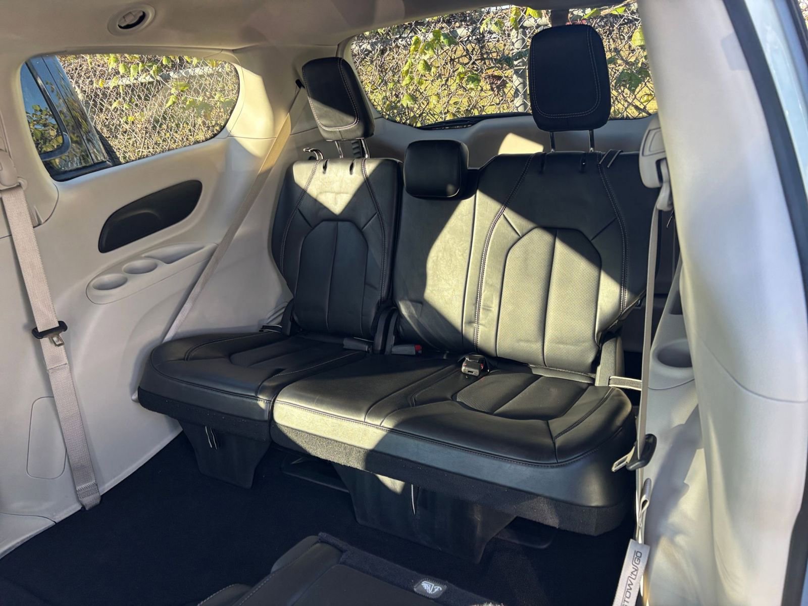 Used 2024 Chrysler Pacifica Touring-L image 17