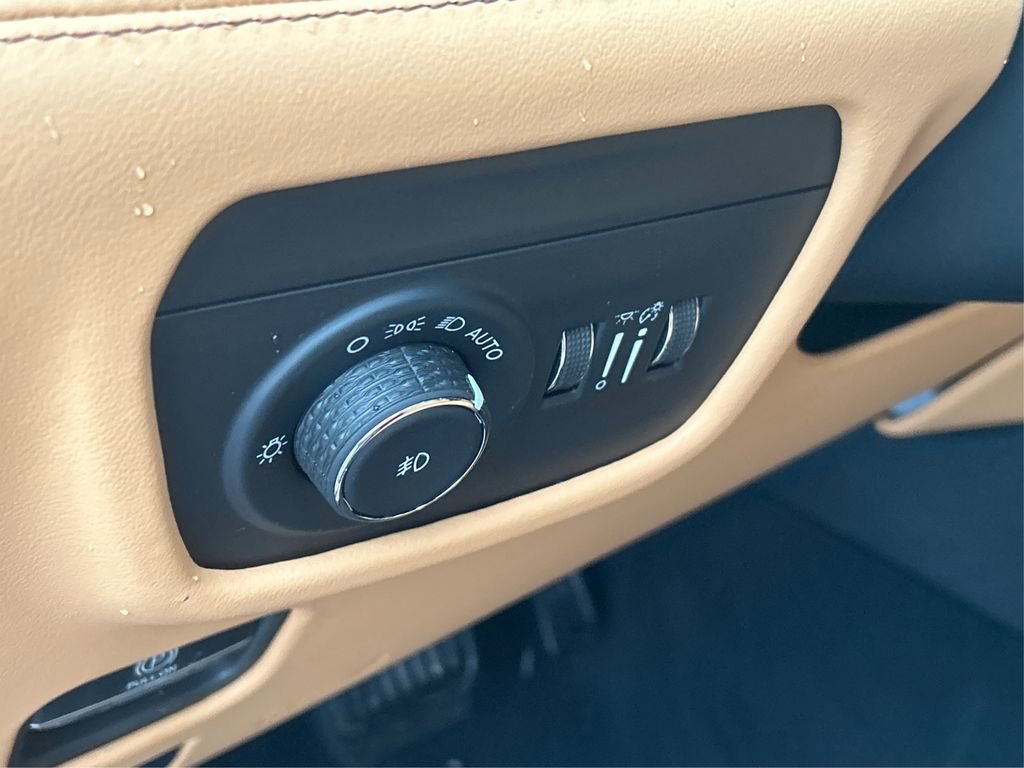 New 2025 Jeep Grand Cherokee Summit image 43