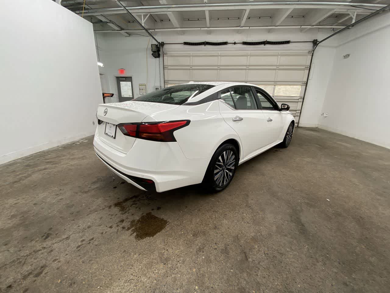 Used 2025 Nissan Altima 2.5 SV FWD image 6