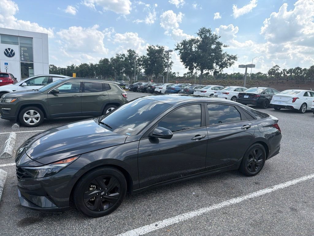 Used 2022 Hyundai Elantra SEL FWD image 4