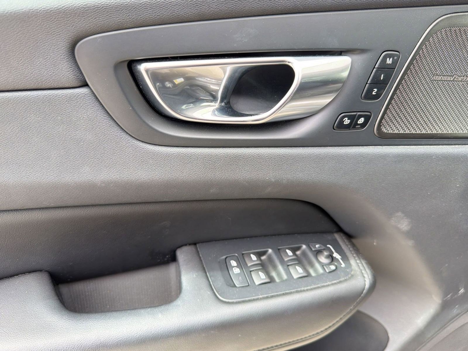 Certified 2023 Volvo XC60 B5 Plus w/ Climate Package image 13