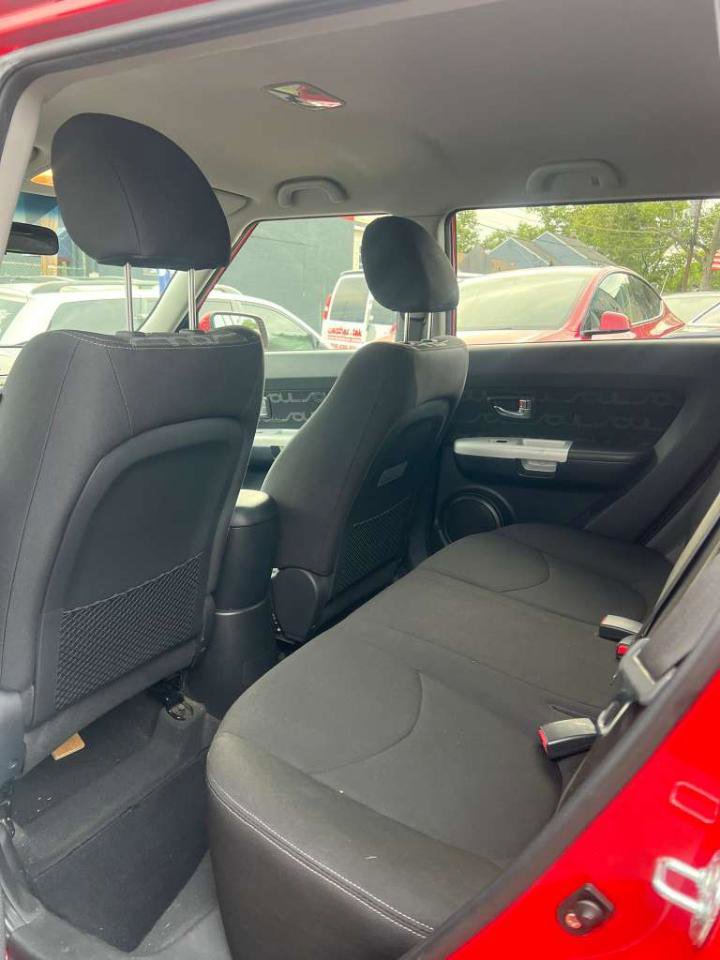 Used 2012 Kia Soul + FWD image 21