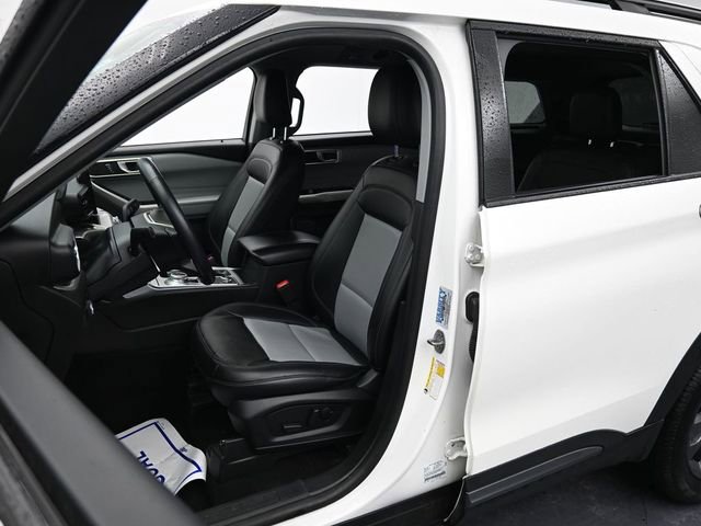 Used 2023 Ford Explorer XLT w/ Equipment Group 202A image 11