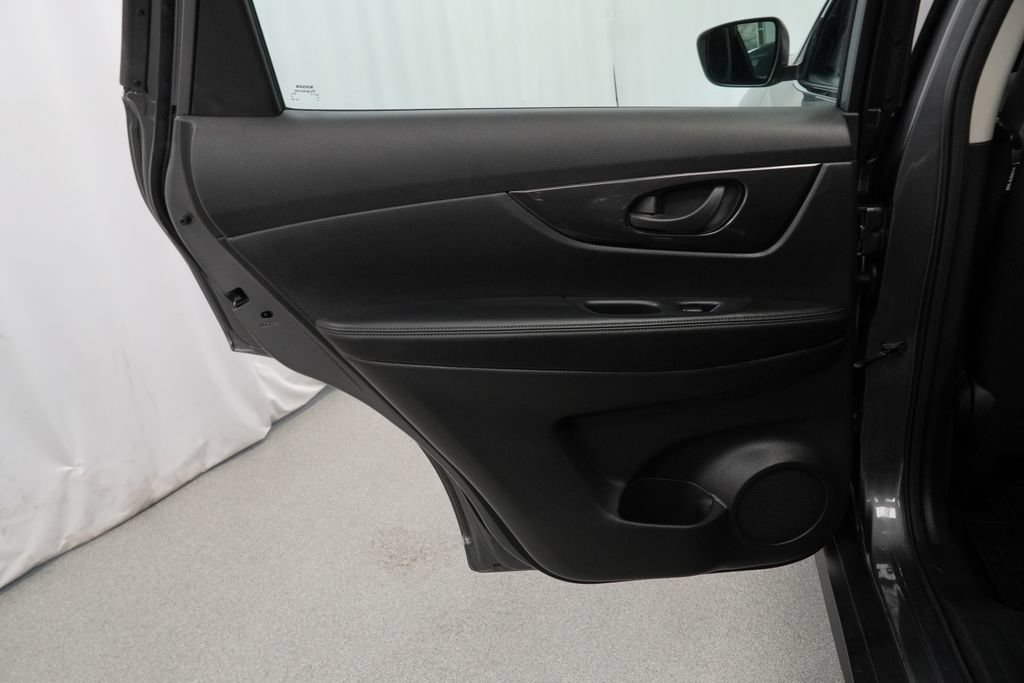 Used 2020 Nissan Rogue S AWD/4WD image 42