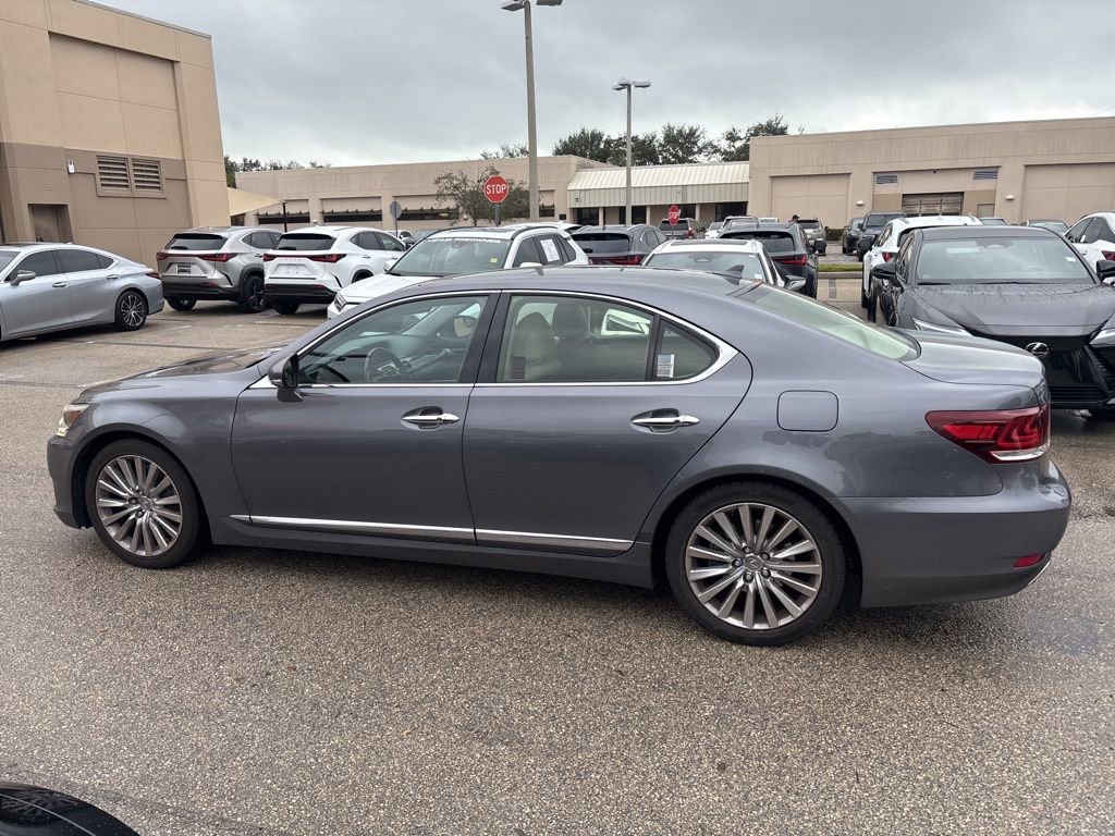 Used 2013 Lexus LS 460 w/ Comfort Pkg image 9