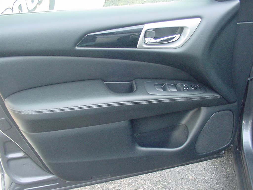 Used 2019 Nissan Pathfinder S AWD/4WD image 6