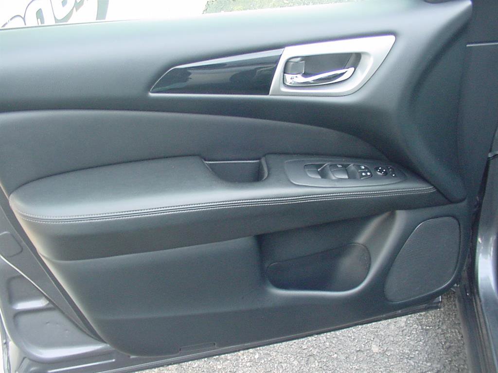 Used 2019 Nissan Pathfinder S image 6