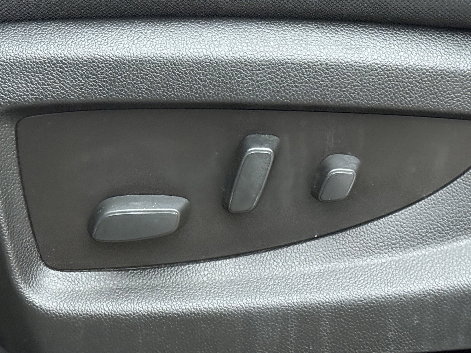 Used 2018 Chevrolet Tahoe LS w/ All-Season Package image 31