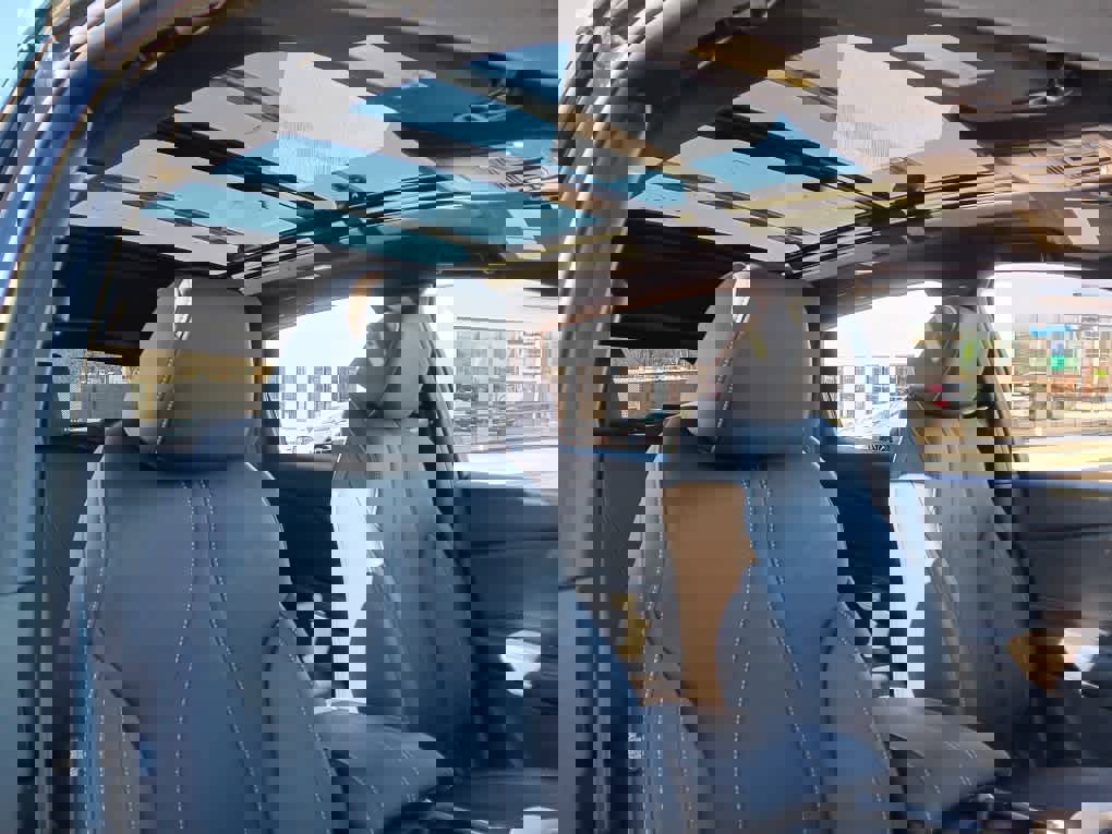 Used 2025 Acura RDX SH-AWD image 12