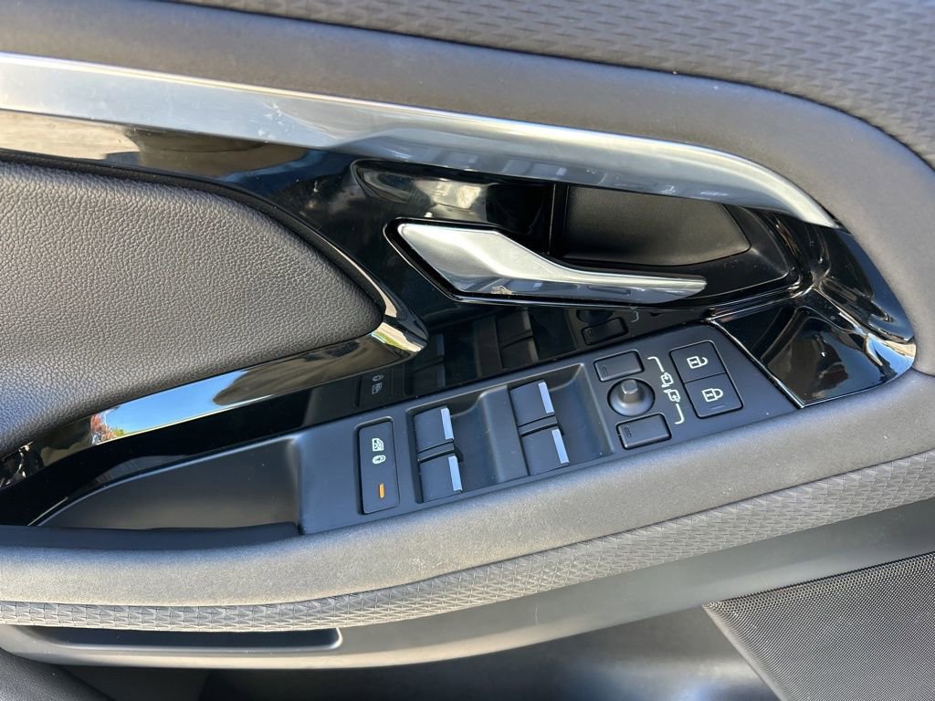Used 2023 Land Rover Range Rover Evoque R-Dynamic S image 18