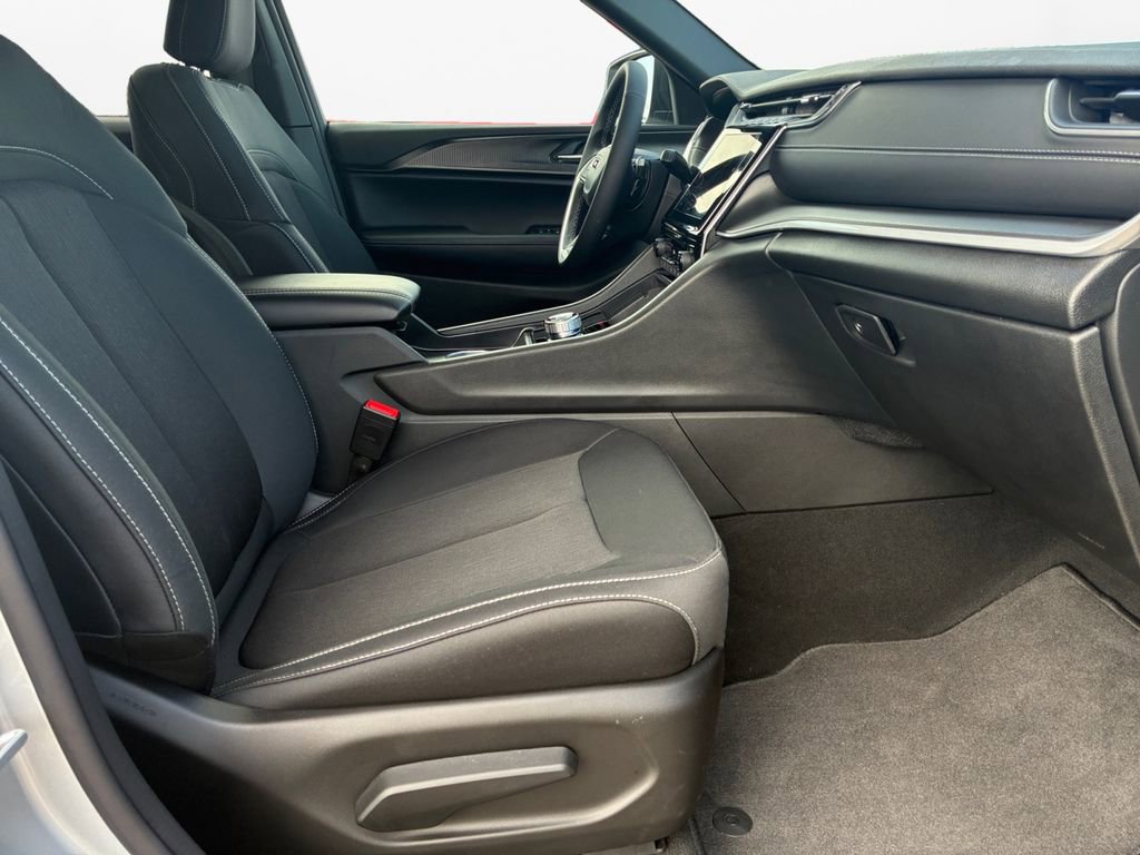 New 2025 Jeep Grand Cherokee Laredo w/ MOPAR Finishing Package RWD image 23