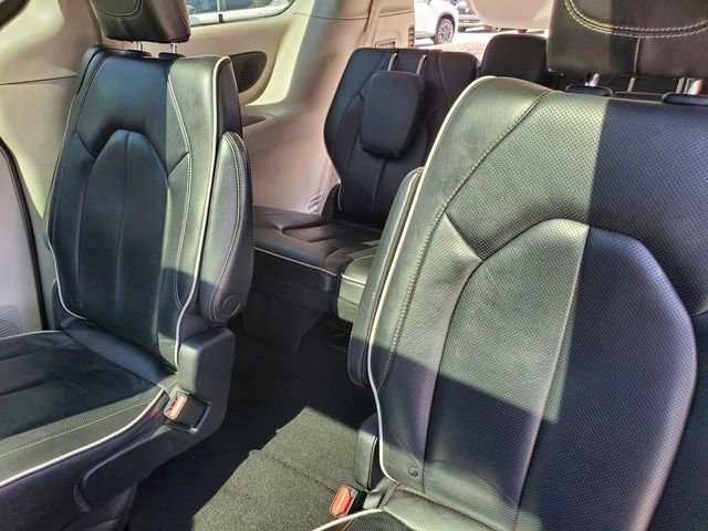 Used 2022 Chrysler Pacifica Limited image 12