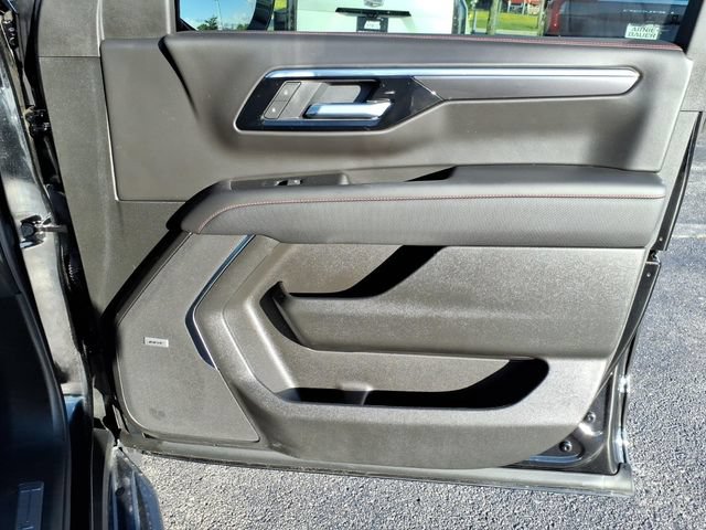 Used 2025 Chevrolet Suburban RST w/ Comfort Package AWD/4WD image 30