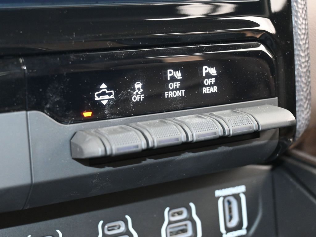 New 2025 RAM 1500 Limited image 18