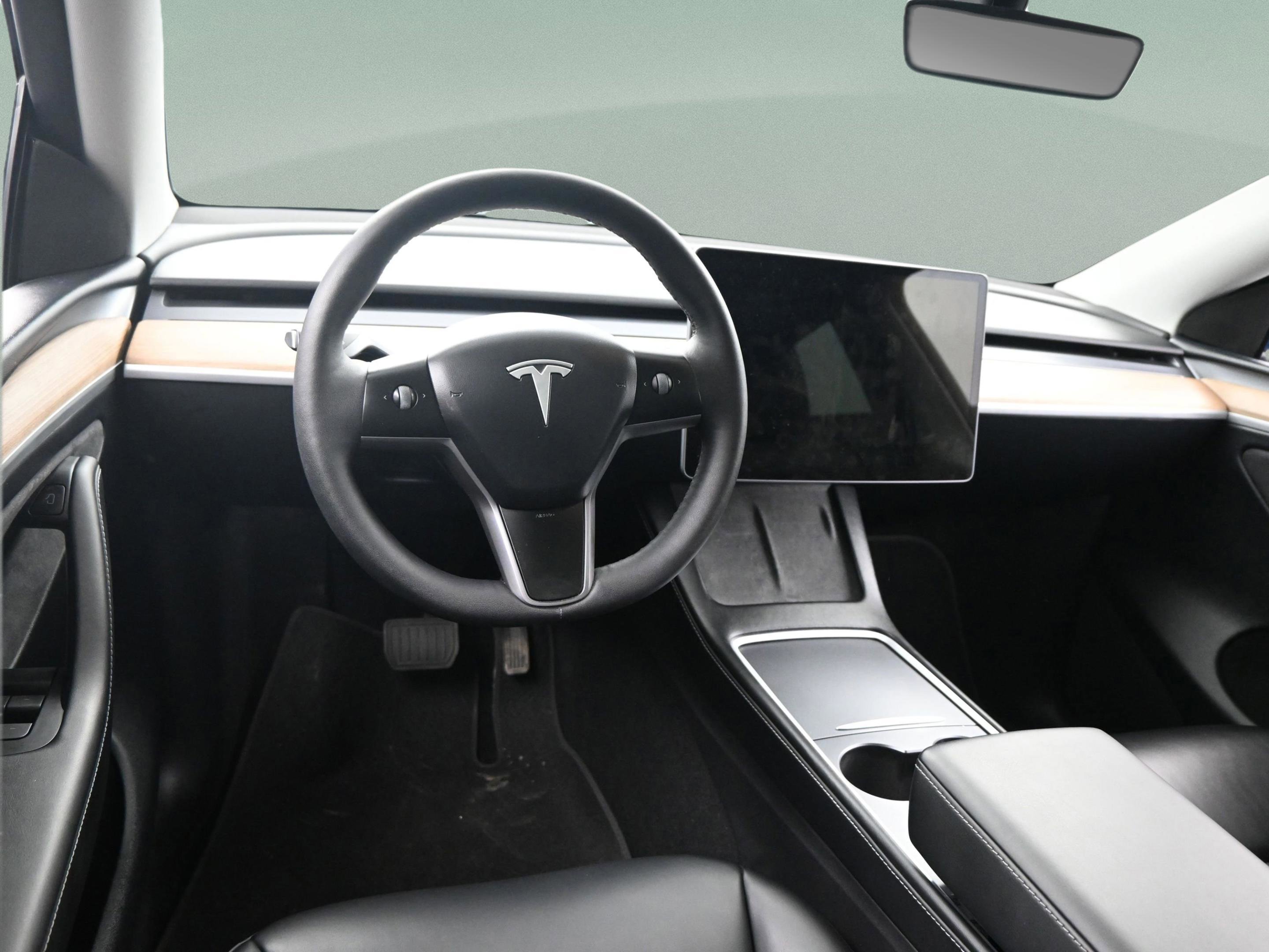 Used 2024 Tesla Model Y Long Range image 32