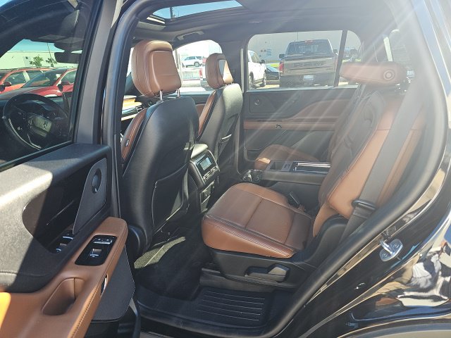 Used 2020 Lincoln Aviator Reserve w/ Equipment Group 201A RWD image 3