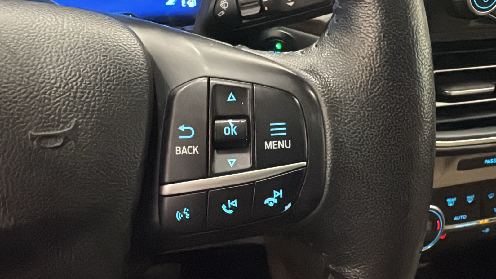 Used 2020 Ford Escape Titanium AWD/4WD image 14