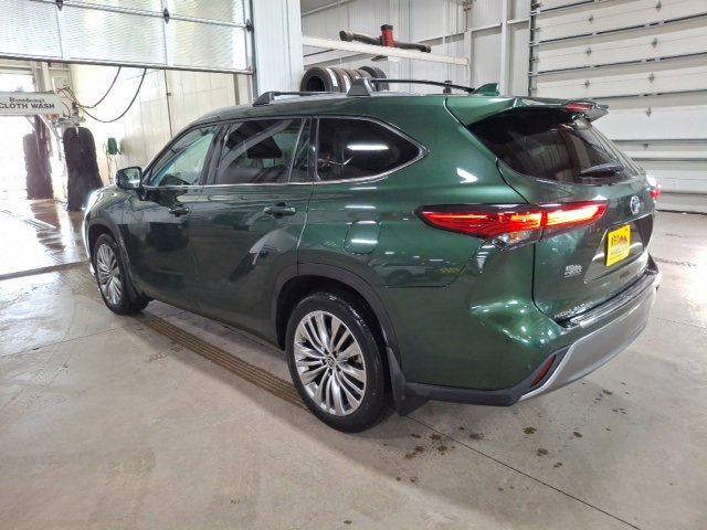 Used 2023 Toyota Highlander Platinum image 4