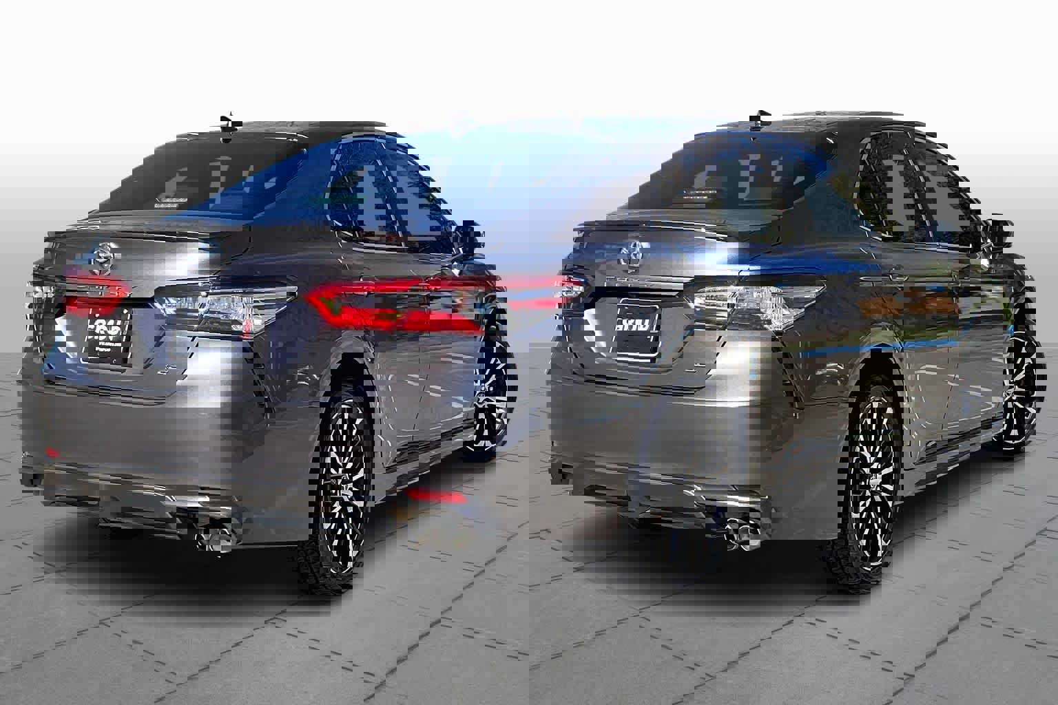 Used 2020 Toyota Camry SE image 11