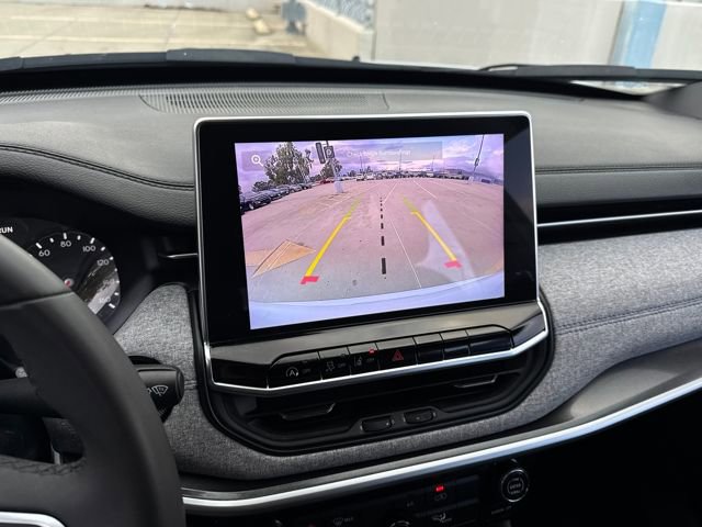 Used 2024 Jeep Compass Latitude image 12