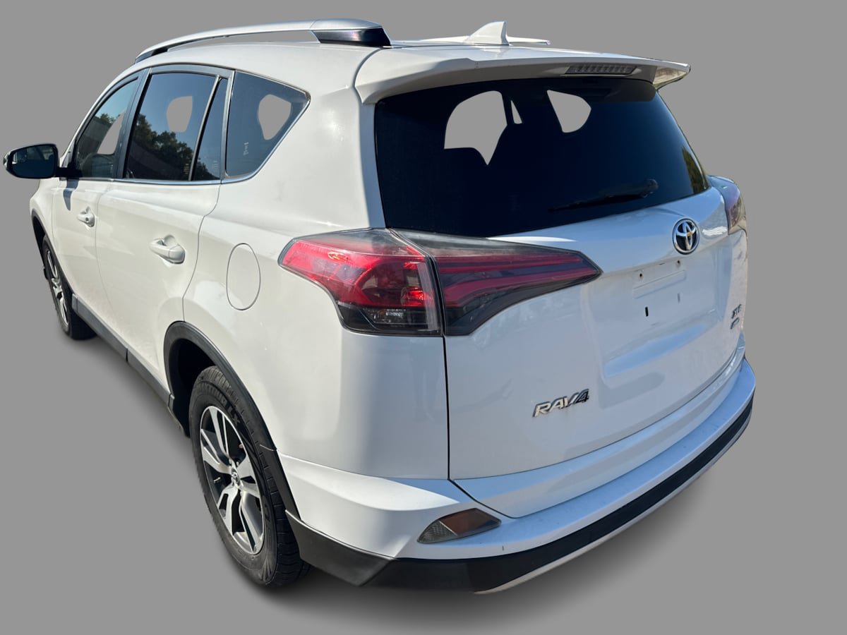 Used 2016 Toyota RAV4 XLE AWD/4WD image 31