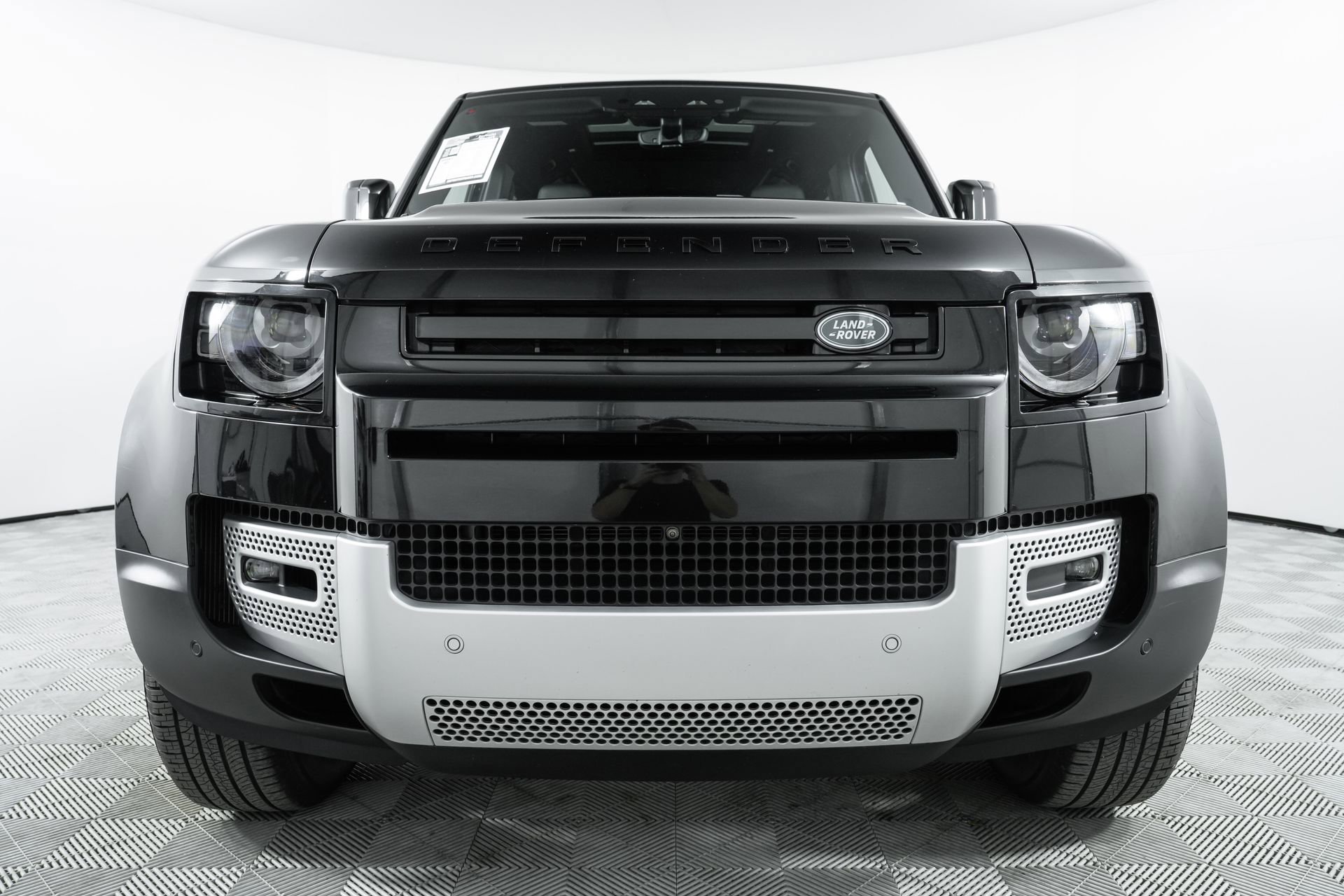 Used 2025 Land Rover Defender 110 S image 12