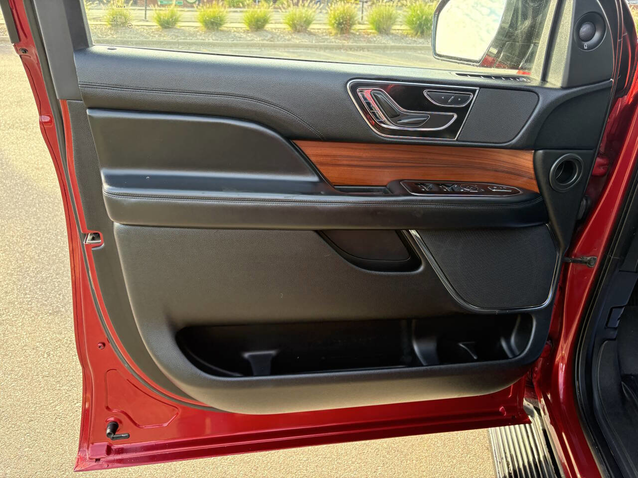 Used 2018 Lincoln Navigator Premiere image 34