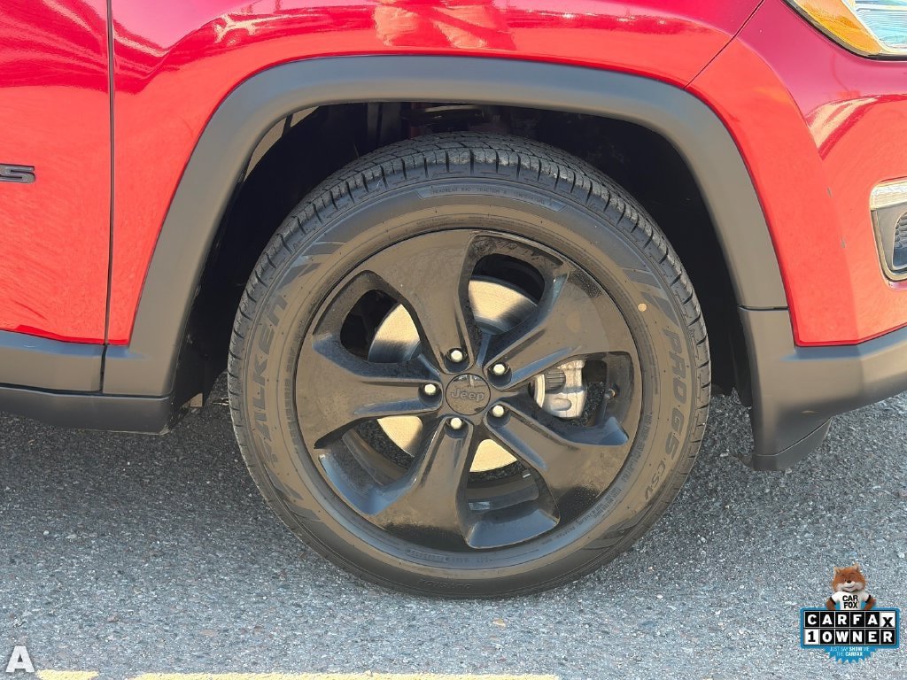 Used 2019 Jeep Compass Latitude FWD image 10
