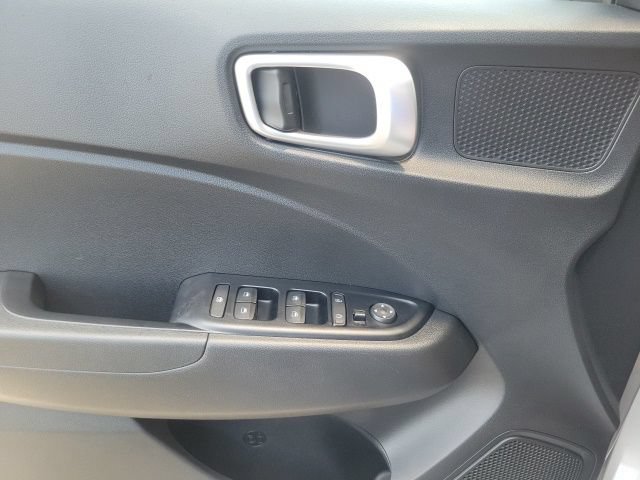 Used 2020 Hyundai Venue SE FWD image 17