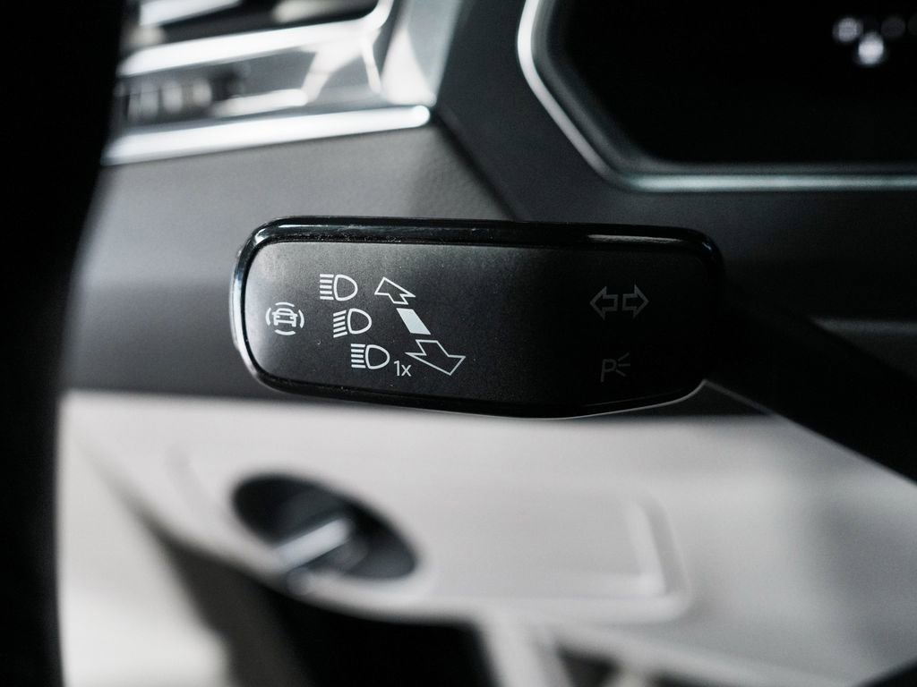 Used 2023 Volkswagen Tiguan SE R-Line AWD/4WD image 21
