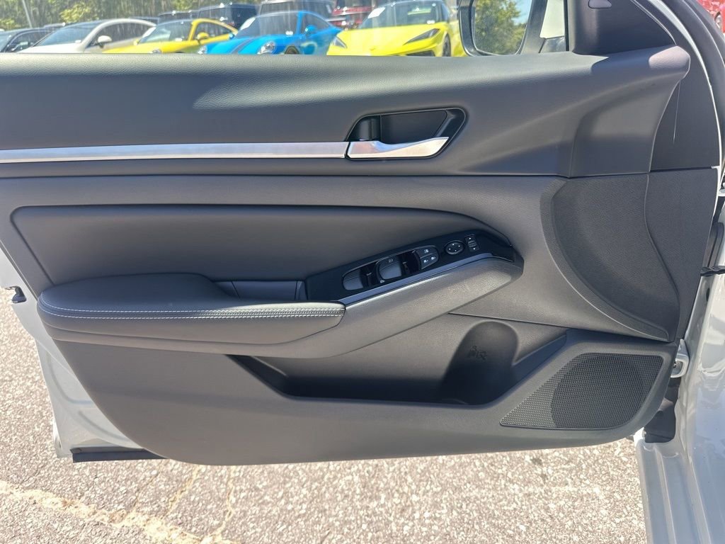 Used 2023 Nissan Altima 2.5 SV image 23