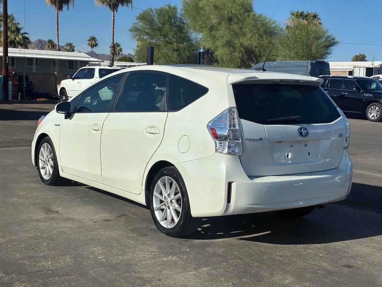 Used 2012 Toyota Prius V Five FWD image 4