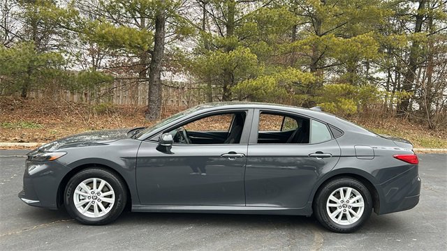 Used 2025 Toyota Camry LE image 7