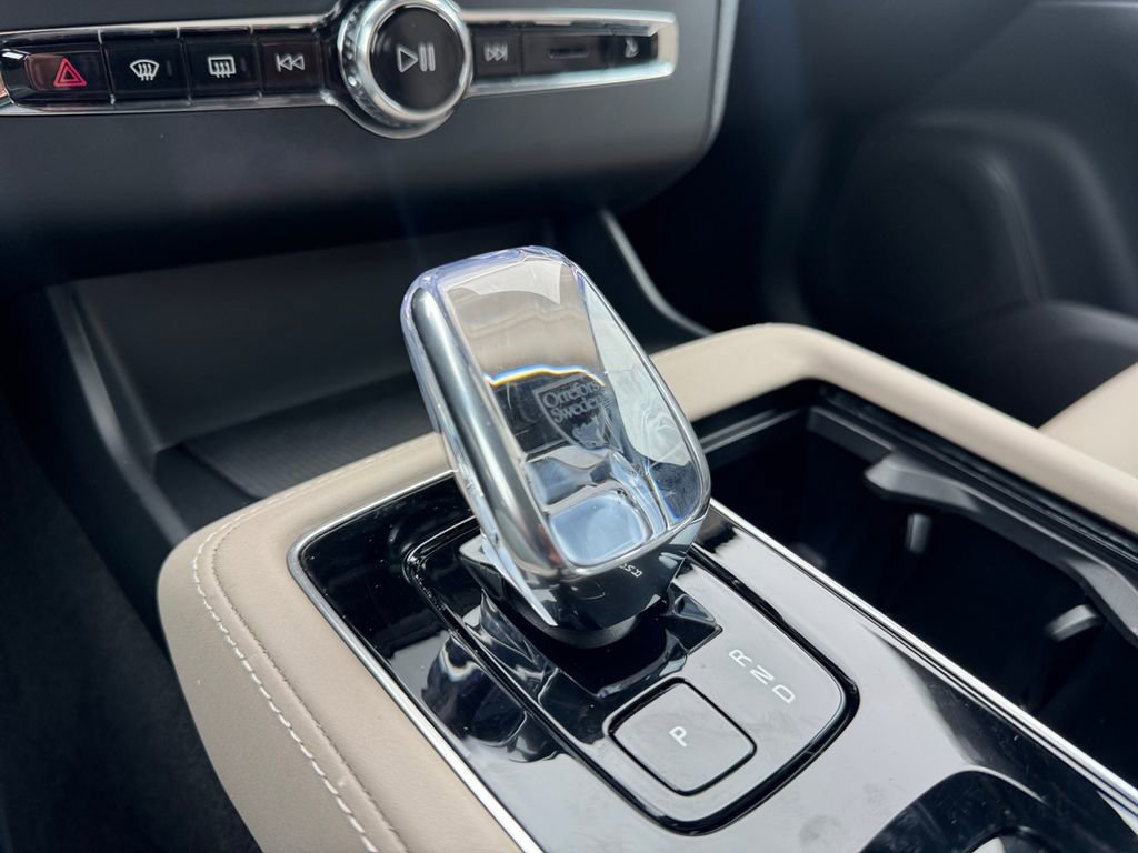 New 2025 Volvo XC90 T8 Core AWD/4WD image 16
