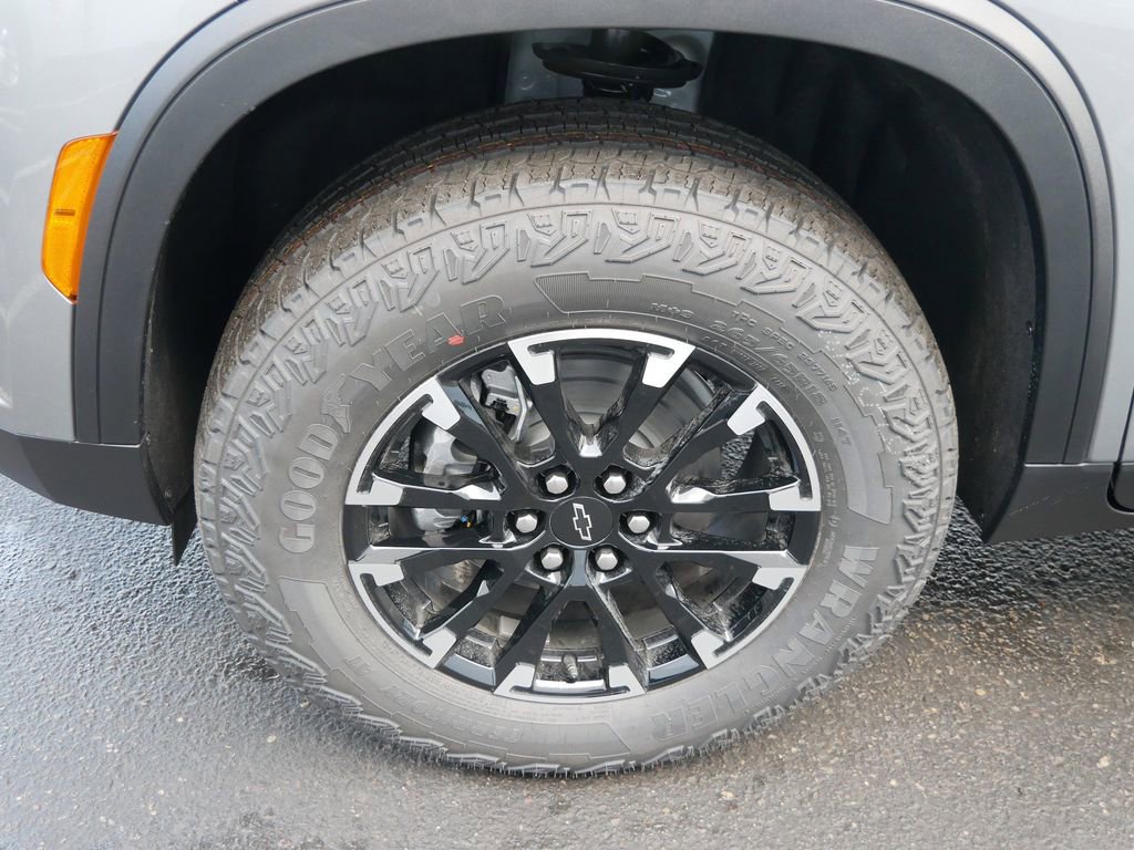 New 2026 Chevrolet Traverse Z71 w/ Driver Confidence Package AWD/4WD image 13