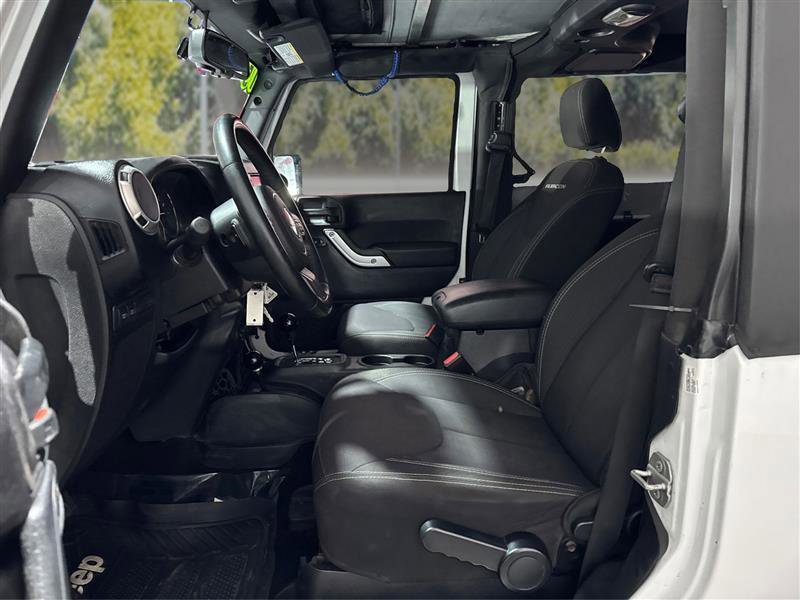 Used 2015 Jeep Wrangler Rubicon w/ Power Convenience Group image 9
